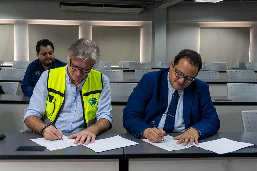 UNITEC firma convenio con Oceanbound para impulsar la investigación