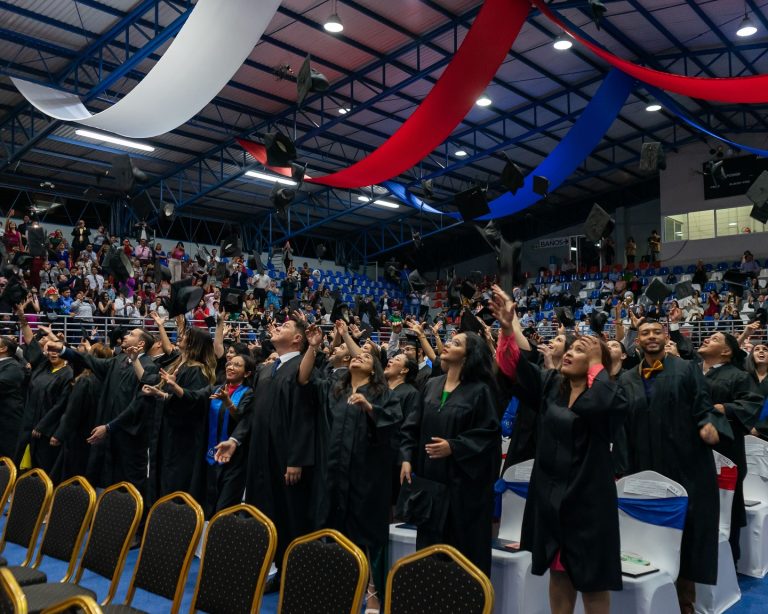 518-nuevos-profesionales-se-graduan-en-unitec