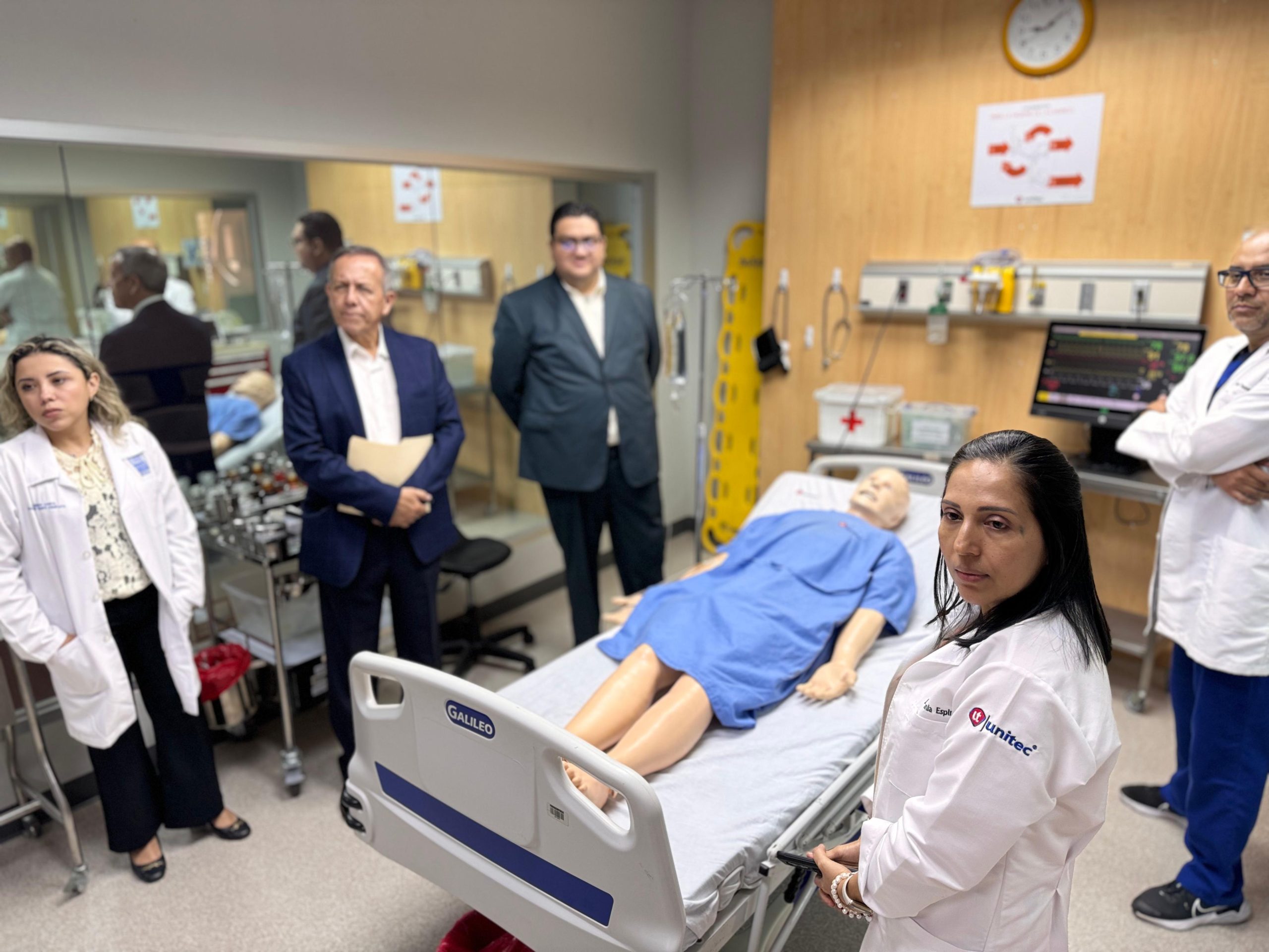 Carrera de Medicina de UNITEC recibe acreditación internacional