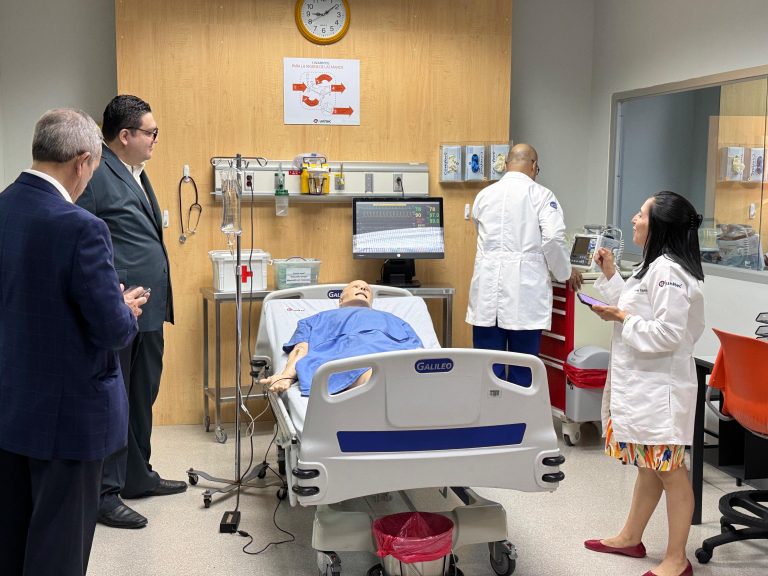 Carrera de Medicina de UNITEC recibe acreditación internacional