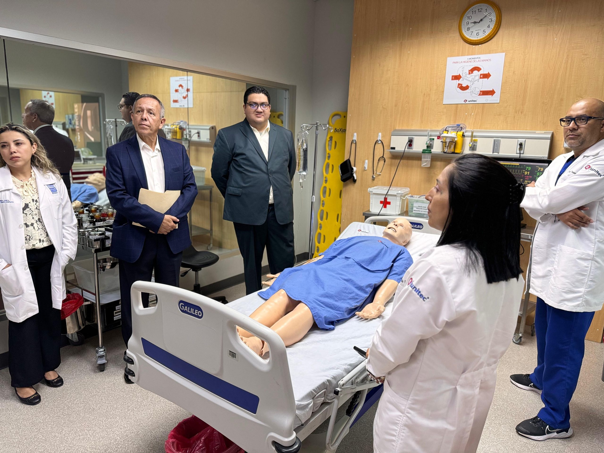 Carrera de Medicina de UNITEC recibe acreditación internacional
