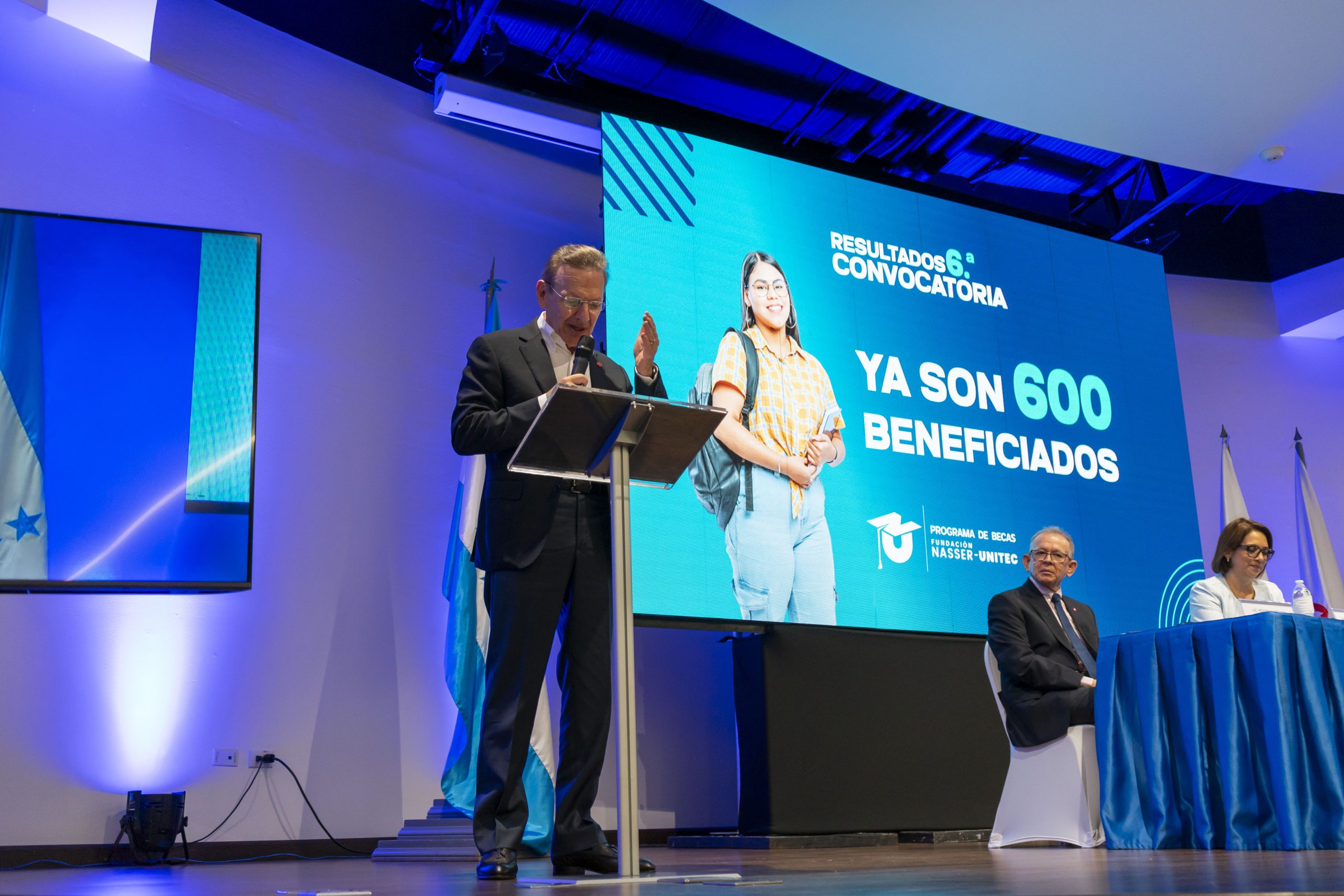 otorgamos-100-becas-mas-para-que-jovenes-estudien-con-nosotros-