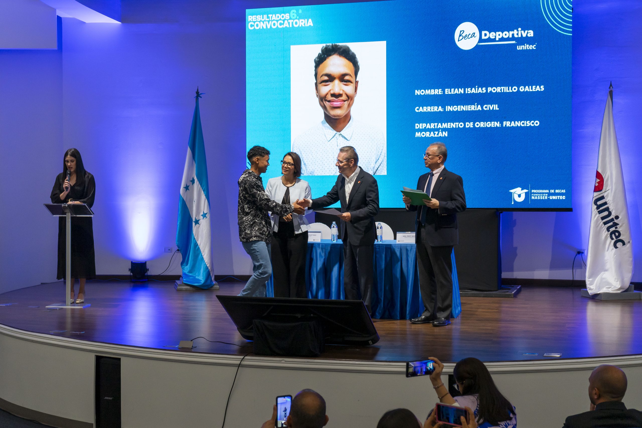 otorgamos-100-becas-mas-para-que-jovenes-estudien-con-nosotros