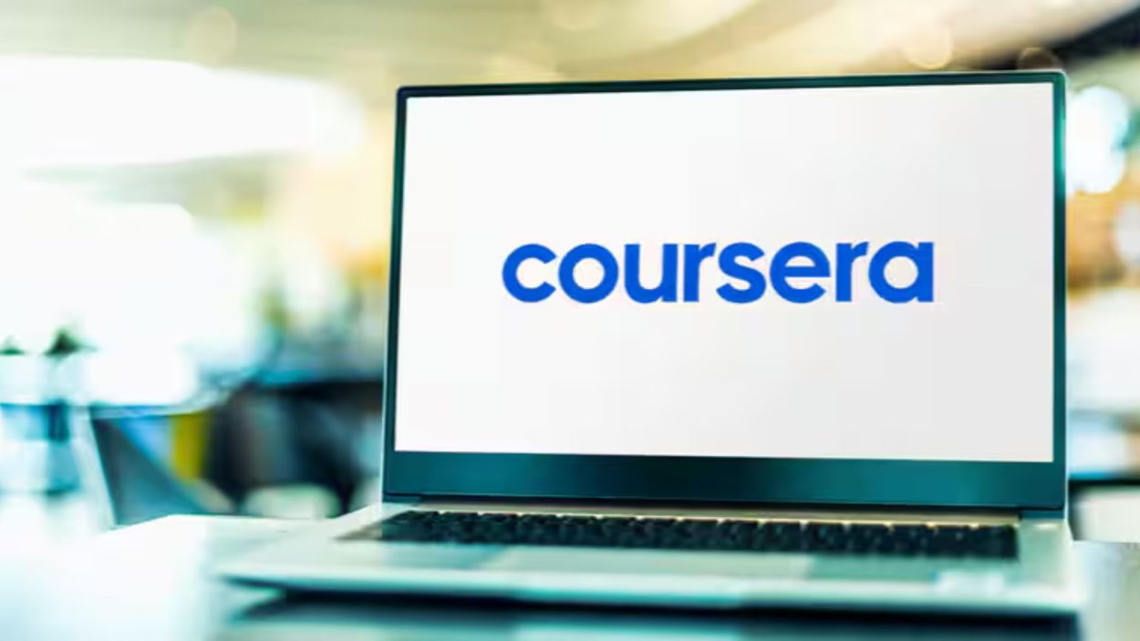 ¿Cómo funcionan las plataformas tipo Coursera y qué beneficios ofrecen?