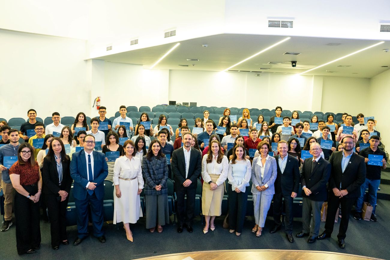 9na-entrega-becas-nasser-grupal-1